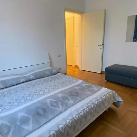 The Charme - Modern In With Balcony Apartment