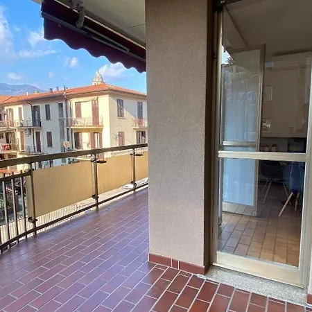 Apartment The Charme - Modern In With Balcony