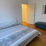 The Charme - Modern In With Balcony Apartman
