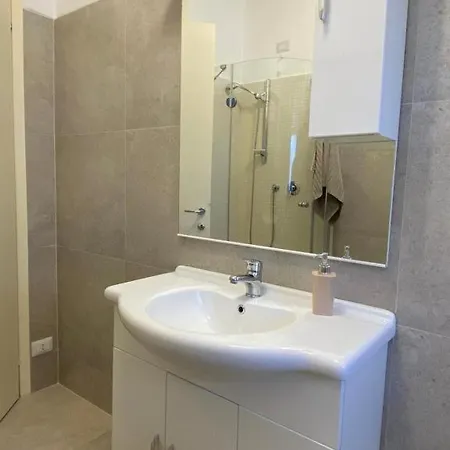 Apartment The Charme - Modern In With Balcony Como