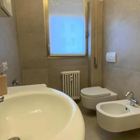 The Charme - Modern In With Balcony Apartamento Como