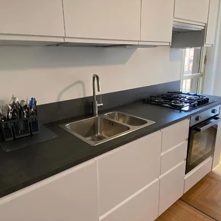 The Charme - Modern In With Balcony *