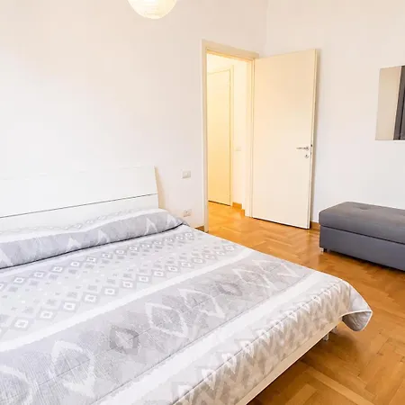 The Charme - Modern In With Balcony