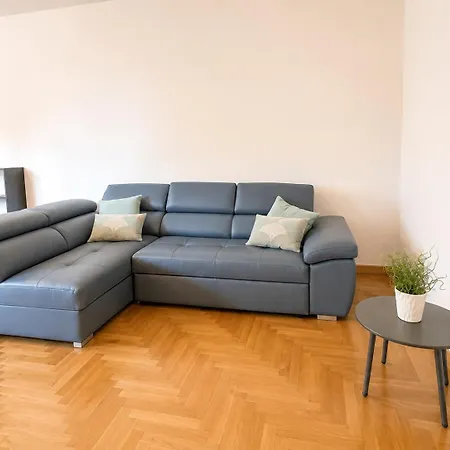 The Charme - Modern In With Balcony *