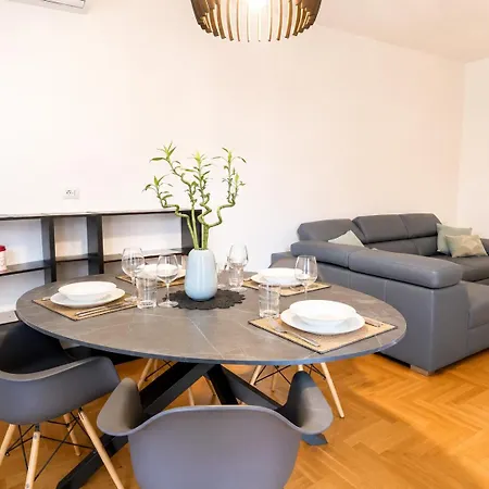 The Charme - Modern In With Balcony Apartamento