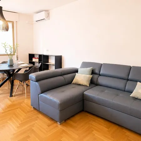 Apartamento The Charme - Modern In With Balcony Como