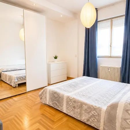 The Charme - Modern In With Balcony *