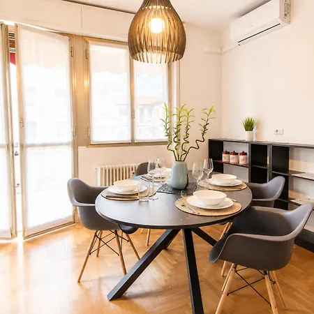 The Charme - Modern In With Balcony Apartamento Como