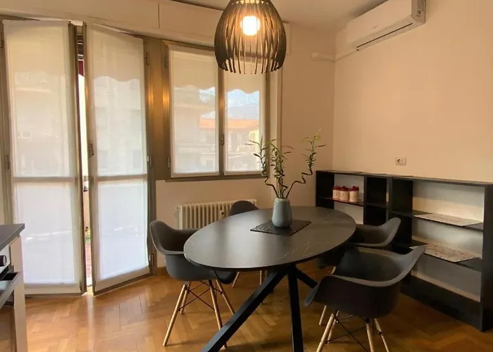 The Charme - Modern In With Balcony Lägenhet Como