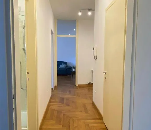 The Charme - Modern In With Balcony