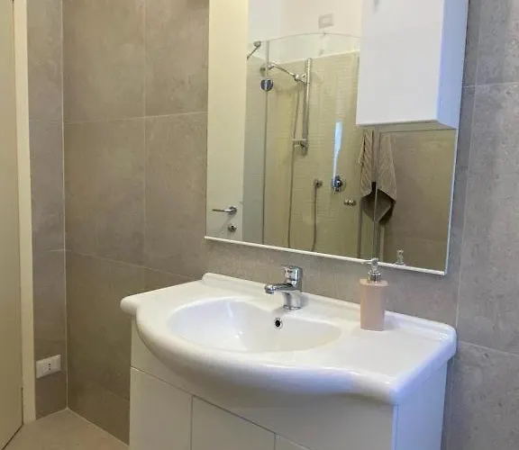 Lägenhet The Charme - Modern In With Balcony Como