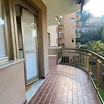 The Charme - Modern In With Balcony Apartamento Como
