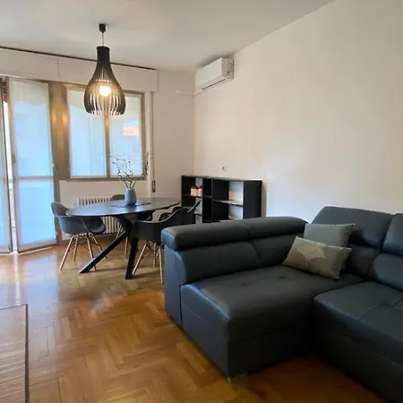 The Charme - Modern In With Balcony Lägenhet *